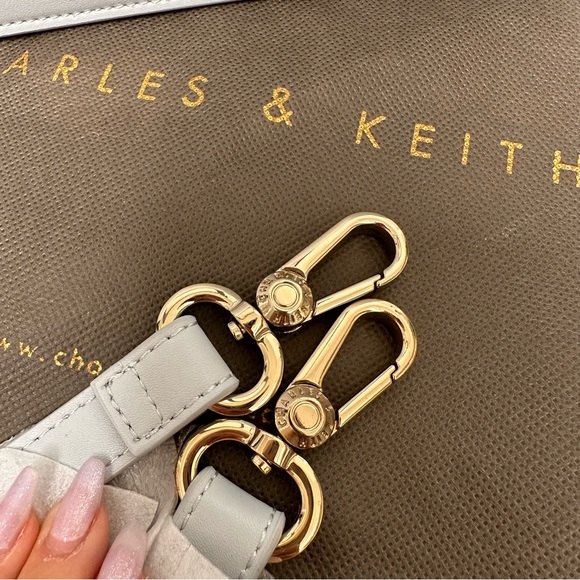 NWOT Charles & Keith TRAPEZOID TOP HANDLE TOTE BAG - LIGHT BLUE - Picture 13 of 16